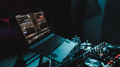 Universal Music Group și Nvidia colaborează pentru integrarea unui model AI avansat în catalogul muzical al UMG