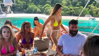 FOTO. S-a aflat din ce a plătit „Regele Instagramului” viața de lux pentru manechine