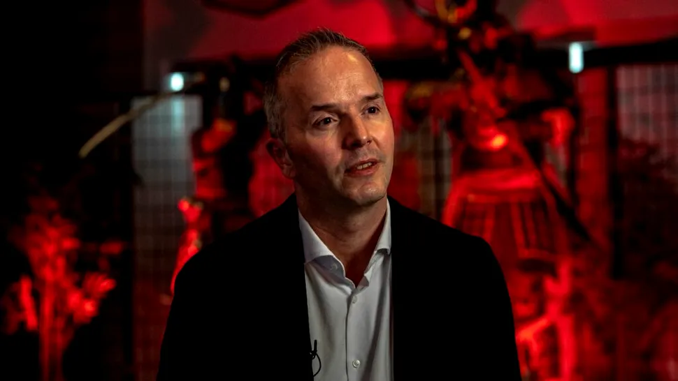 Fostul manager al seriei Assassin’s Creed dă in judecată Ubisoft