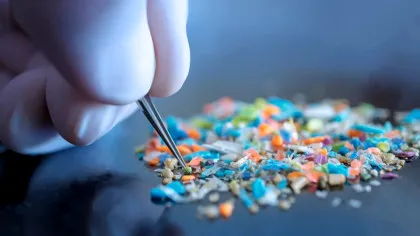 Cercetătorii au creat plasticul care se evaporă la căldură și se reasamblează singur