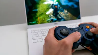 Ce jocuri moderne pot fi rulate cu soluțiile grafice integrate Iris Xe și Ryzen 6000 RDNA 2