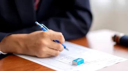 Presiunea școlară crește riscul de depresie în rândul adolescenților