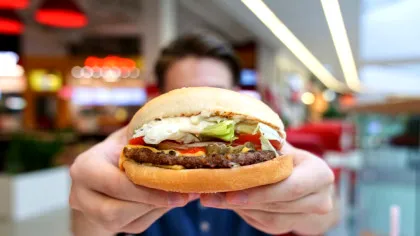 S-ar părea că nu toate caloriile sunt la fel, iar alimentele ultra-procesate dăunează sănătății bărbaților