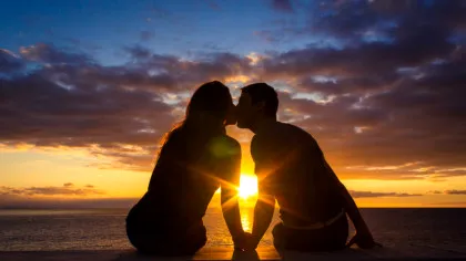 Cât de monogami sunt oamenii față de alte mamifere? Se pare că undeva între castori și suricate