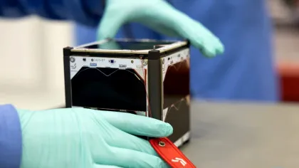 Premieră spațială pentru România: satelitul EMISAR, construit integral local, decolează astăzi cu o rachetă SpaceX / Ce rol va avea pe orbită