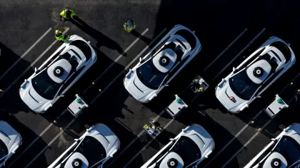 Un rival Tesla pe piața vehiculelor autonome ajunge în Europa: Waymo va lansa robo-taxiuri în Londra la finalul anului 2026