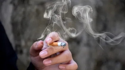 Cercetătorii avertizează că alimentele ultra-procesate pot fi la fel de nocive ca fumatul
