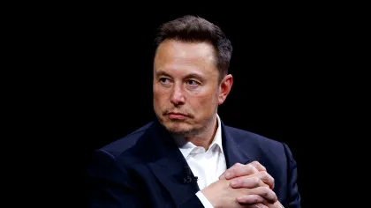 Elon Musk anunță la Davos lansarea roboților umanoizi Tesla până în 2027