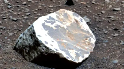 Cum au ajuns mai multe roci albe bizare pe planeta Marte?