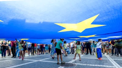 Românii din UE vor putea suna acasă fără costuri suplimentare