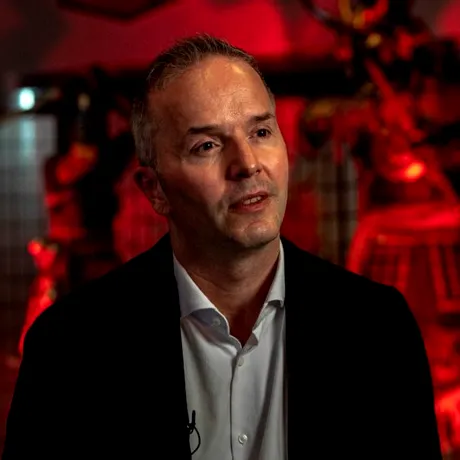 Fostul manager al seriei Assassin’s Creed dă in judecată Ubisoft