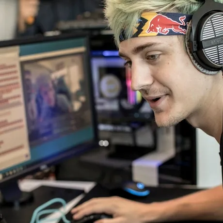 Câţi bani a primit celebrul streamer Ninja ca să uite de Twitch şi să semneze cu Mixer