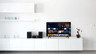 600 de lei: Ce oferă televizorul smart foarte ieftin iFFALCON, disponibil la Carrefour