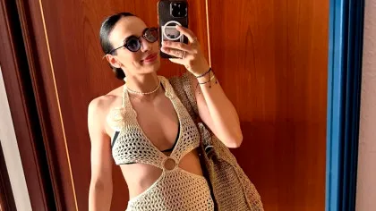 Cea mai frumoasă fotbalistă a României, în costum de baie la petrecerea burlăcițelor
