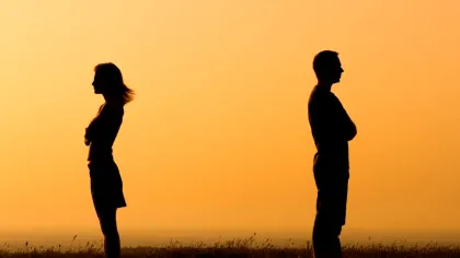 De ce folosim expresii precum „Ești un om minunat, dar…”? Psihologii explică de ce oamenii aleg formule aproape identice când resping pe cineva