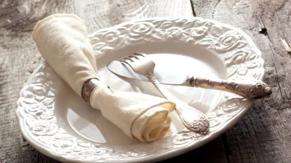 Istoria șervețelului. Cum a evoluat de la bucata de pânză a romanilor la șervețelul de hârtie