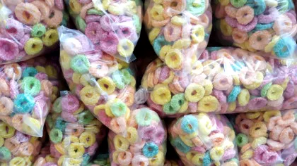 Vești bune pentru iubitorii de cereale cu lapte! O mare companie elimină coloranții artificiali și conservanții din produsele sale