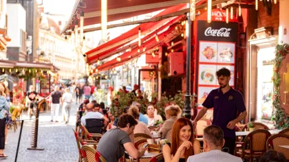 Românii și preferințele culinare: Care oraș din România este „capitala șaormei”?