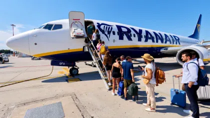Un avion Ryanair, invadat de tânțari înainte să decoleze. Cum s-a întâmplat?