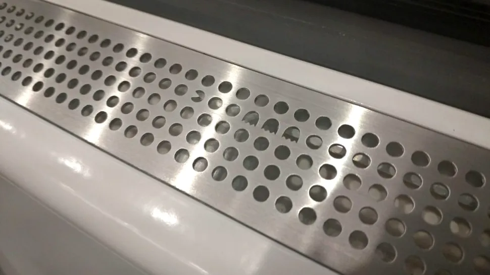 FOTO: Descoperire surprinzătoare făcută de un călător cu ochi de vultur la metrou