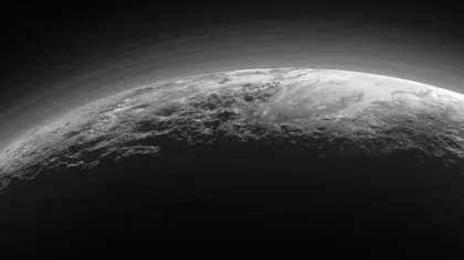 O semnătură chimică necunoscută a fost detectată pe Pluto și pe Titan