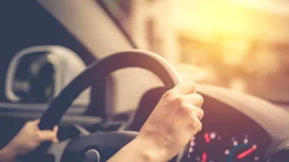 Muzica pe care o asculți influențează cât de bine conduci