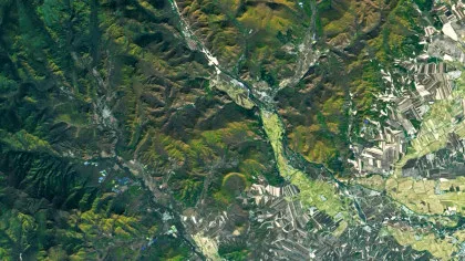 Un crater de impact în formă de potcoavă, descoperit în China, ar putea fi cel mai „tânăr” din lume