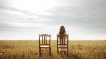 Iată de ce singurătatea percepută contează mai mult decât numărul real de prieteni!