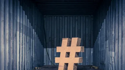 De ce hashtagurile și-au pierdut relevanța pe rețelele de socializare și cine decide acum ce conținut ne apare online?