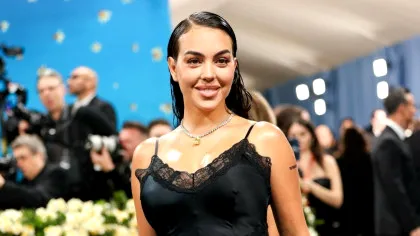 „Indecento!”. Imaginile cu Georgina Rodriguez la biserică au declanşat un tsunami de comentarii negative