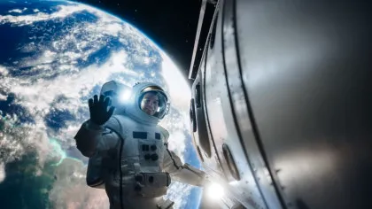 Cel mai nou tip de înșelătorie: O femeie i-a trimis bani unui „astronaut blocat în spațiu”
