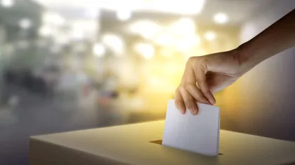 Indiferent de opțiunea politică, se pare că oamenii care votează trăiesc mai mult