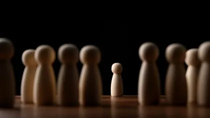 De ce poți simți singurătate chiar și atunci când ai prieteni și cum poți restabili legăturile?