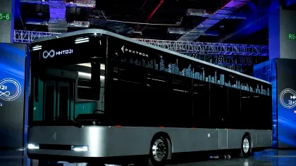 Gigantul taiwanez Foxconn intră pe piața autobuzelor electrice printr-un parteneriat cu Mitsubishi Fuso