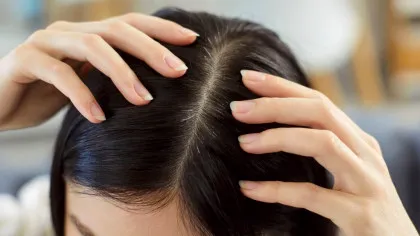 Este adevărat că atunci când smulgem un fir de păr alb cresc înapoi mai multe?