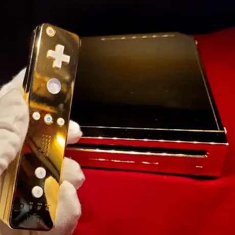 Povestea ciudată a consolei Wii „de aur” realizată special pentru Regina Elisabeta a II-a