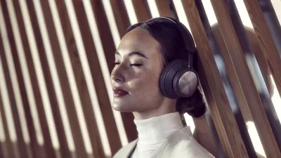 Noile căști de gaming de la Bang & Olufsen costă cât o consolă Xbox Series X