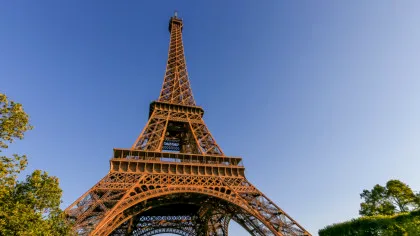 O bucată din scara Turnului Eiffel, vândută la licitație cu aproape jumătate de milion de dolari