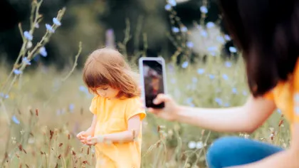 De ce nu este bine ca părinții să posteze fotografii cu copiii pe social media?