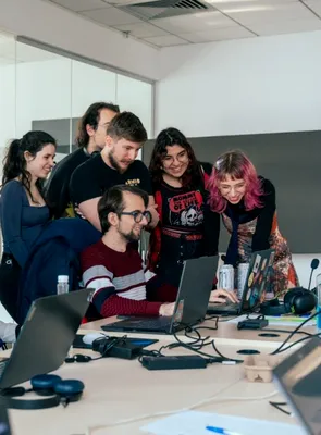 Pasionații de jocuri video și artă digitală, tot mai doriți de universitățile internaționale. Echo Scool, prezent la East European Comic Con 2025