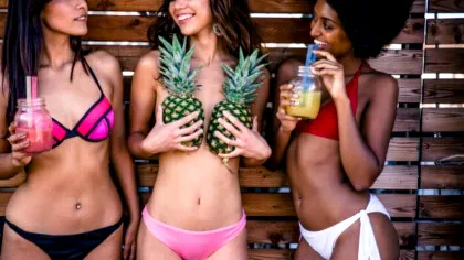 BANCUL ZILEI. Pe plajă: – Băi Costele, ce bine arată nevastă-ta, are o siluetă de invidiat!