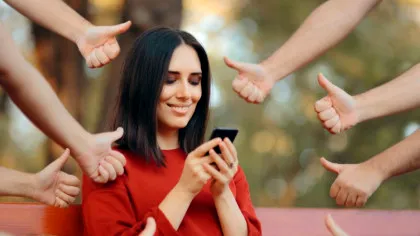 Validarea: oglinda socială sau ancoră interioară? O explorare a nevoii umane de aprobare