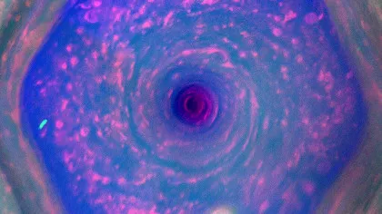 Telescopul James Webb a observat „structuri întunecate” în atmosfera lui Saturn
