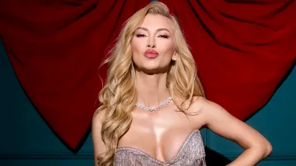 Andreea Bălan, apariție extravagantă la TVR. Iubita lui Victor Cornea a făcut senzație cu rochia ei