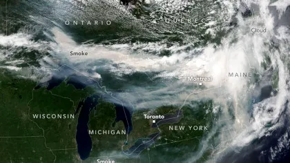 Fumul incendiilor de vegetație din Canada, vizibil din spațiu