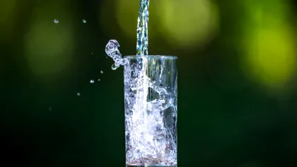 Cum poate un simplu pahar cu apă să crească riscul de hipertensiune?