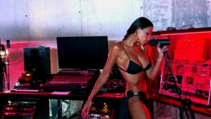 FOTO. Mădălina Ghenea i-a zăpăcit cu apariția ei într-o rochie transparentă. Ce au văzut invitații