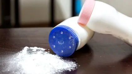 Johnson & Johnson, obligată să plătească 40 de milioane de dolari din cauza pudrelor pentru bebeluși