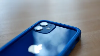 Descoperirea neașteptată făcută de un bărbat care își căuta iPhone-ul scăpat într-un canal cu apă