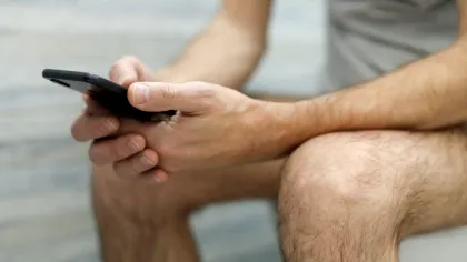 De ce este foarte periculos să-ți iei telefonul la baie?